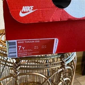 Nike tanjun 7y